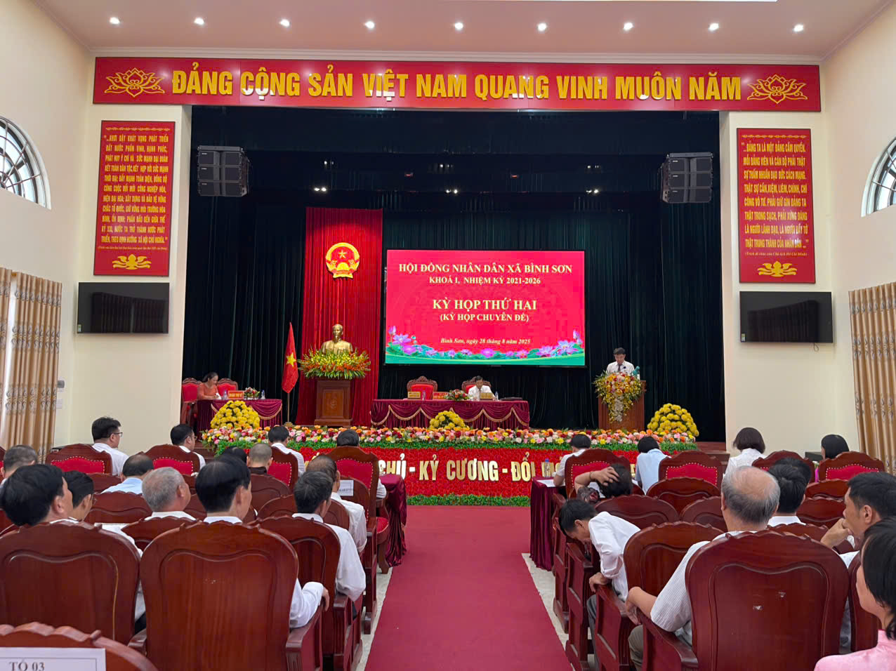Hội đồng nhân dân xã Bình Sơn tổ chức Kỳ họp thứ hai (kỳ họp chuyên đề) 
