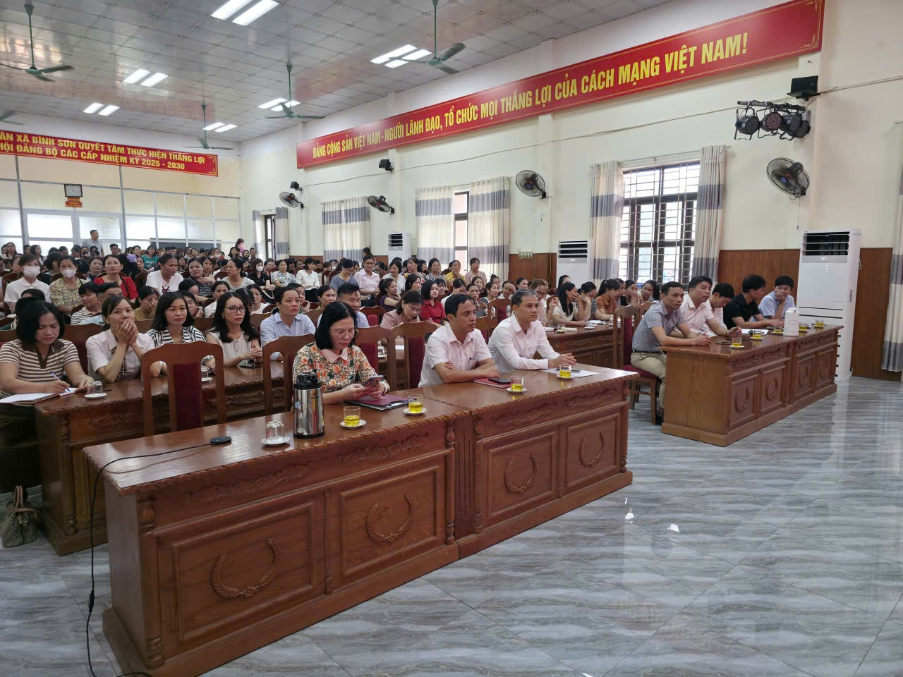 Đảng uỷ - UBND xã Bình Sơn bồi dưỡng, tập huấn chính trị hè cho cán bộ quản lý, giáo viên ngành giáo dục năm 2025 