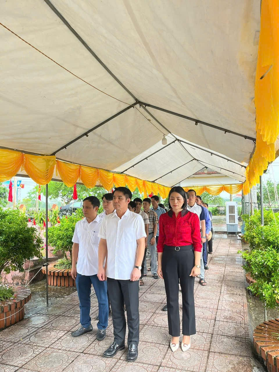 Đảng uỷ - HĐND - UBND - UB MTTQ xã Bình Sơn dâng hương, đặt vòng hoa viếng tại 04 Nghĩa trang Liệt sỹ nhân Kỷ niệm 78 năm Ngày Thương binh, Liệt sỹ