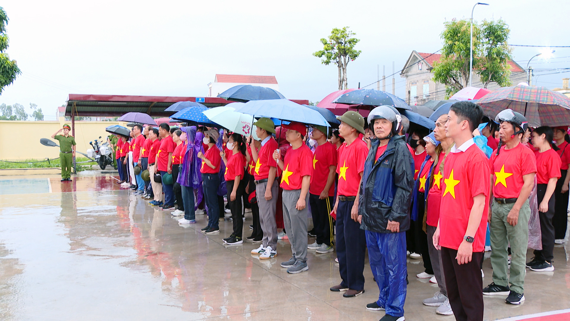 Xã Bình Sơn tổ chức chương trình đi bộ “Cùng Việt Nam tiến bước” 